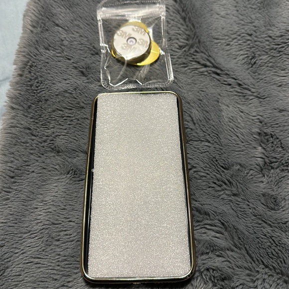 iPhone 14 Pro Max Black/Gold Case with Heart Collapsable Stand - Picture 3 of 4